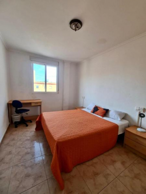 apartemento ideal grupo y familia climatisacion y cerca playa . mongrell